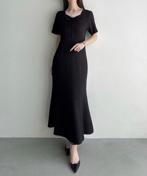 Meiru(メイル)の「ストレッチジャガードフロントレースギャザーワンピース(ワンピース・レディース・ブラック/チャコール/ネイビー・LARGE/MEDIUM/SMALL)」の4枚目の写真