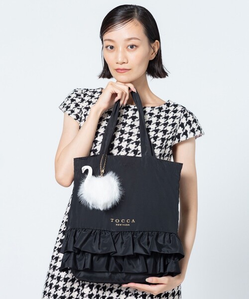 TOCCA(トッカ)の「SOGNO FUR CHARM TOTE トートバッグ(ショルダーバッグ・レディース・ブラック系/レッド系5/ベージュ系/ブラウン系・F)」の5枚目の写真