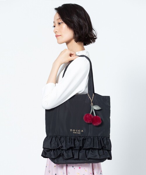TOCCA(トッカ)の「SOGNO FUR CHARM TOTE トートバッグ(ショルダーバッグ・レディース・ブラック系/レッド系5/ベージュ系/ブラウン系・F)」の6枚目の写真