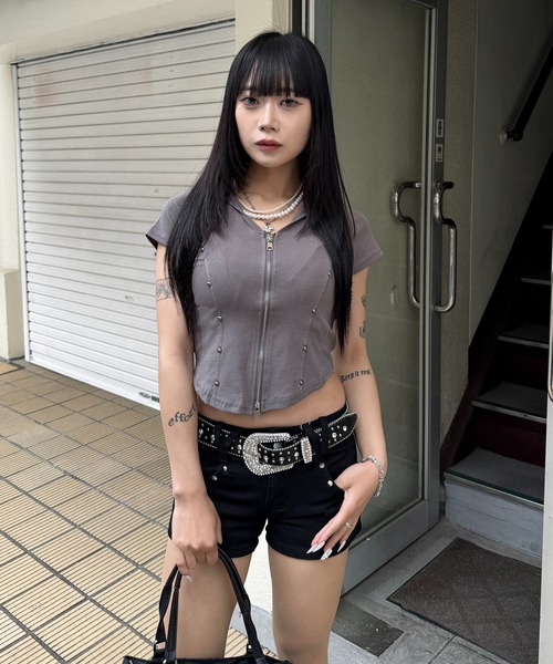 lilful(リルフル)の「【26年春夏新作】スタッズアクセント ダブルジップ 半袖トップス(Tシャツ/カットソー・レディース・ブラック/グレー/ホワイト・F)」の4枚目の写真
