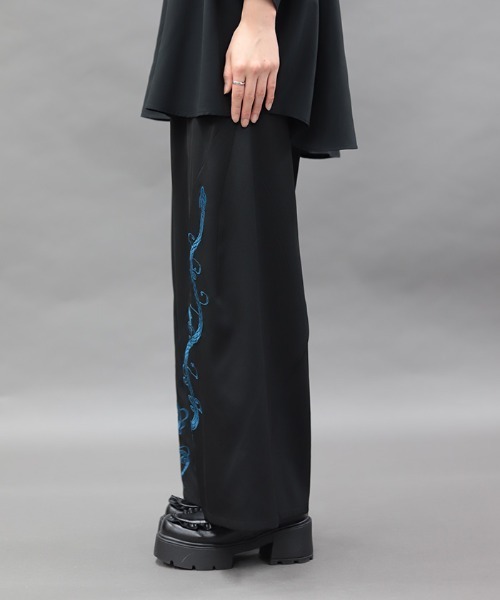 REZEN(リゼン)の「蛇×蓮刺繍ワイドパンツ(その他パンツ・メンズ・ターコイズブルー/ローズ/ライトグレー・MEDIUM/LARGE/SMALL)」の4枚目の写真