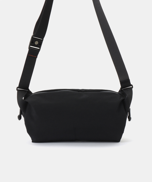 VERMEIL par iena(ヴェルメイユパーイエナ)の「《追加》Bellroy ベルロイ Lite Sling BLLA-BLK-234(ショルダーバッグ・レディース・ブラック・FREE)」の6枚目の写真