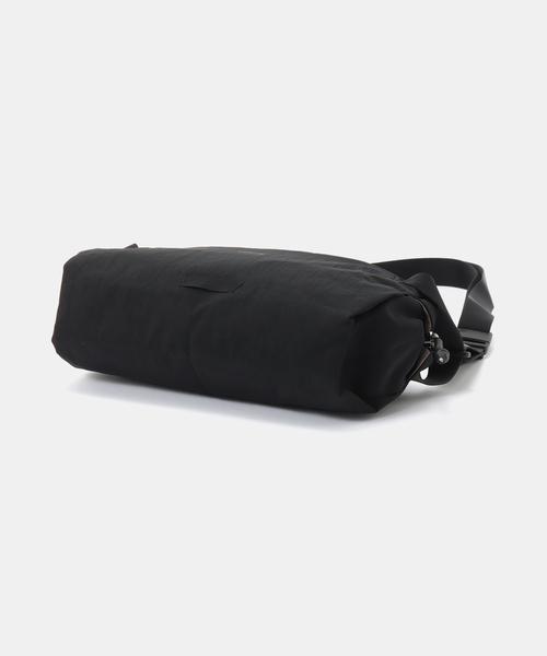 VERMEIL par iena(ヴェルメイユパーイエナ)の「《追加》Bellroy ベルロイ Lite Sling BLLA-BLK-234(ショルダーバッグ・レディース・ブラック・FREE)」の7枚目の写真