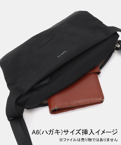 VERMEIL par iena(ヴェルメイユパーイエナ)の「《追加》Bellroy ベルロイ Lite Sling BLLA-BLK-234(ショルダーバッグ・レディース・ブラック・FREE)」の11枚目の写真