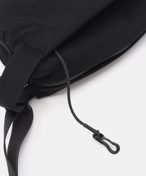VERMEIL par iena(ヴェルメイユパーイエナ)の「《追加》Bellroy ベルロイ Lite Sling BLLA-BLK-234(ショルダーバッグ・レディース・ブラック・FREE)」の13枚目の写真