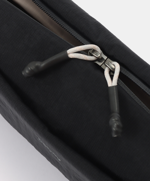 VERMEIL par iena(ヴェルメイユパーイエナ)の「《追加》Bellroy ベルロイ Lite Sling BLLA-BLK-234(ショルダーバッグ・レディース・ブラック・FREE)」の14枚目の写真