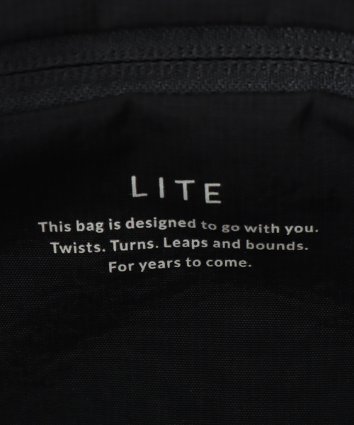 VERMEIL par iena(ヴェルメイユパーイエナ)の「《追加》Bellroy ベルロイ Lite Sling BLLA-BLK-234(ショルダーバッグ・レディース・ブラック・FREE)」の19枚目の写真