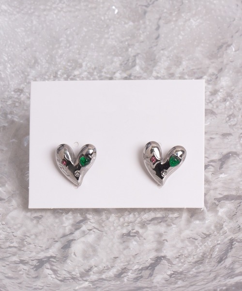 Peony(ピオニー)の「【Peony/ピオニー】カラフルビジューハートピアス【アレルギー対応】(ピアス(両耳用)・レディース・ゴールド/シルバー・FREE)」の1枚目の写真