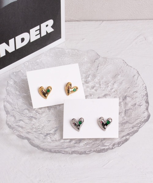 Peony(ピオニー)の「【Peony/ピオニー】カラフルビジューハートピアス【アレルギー対応】(ピアス(両耳用)・レディース・ゴールド/シルバー・FREE)」の3枚目の写真