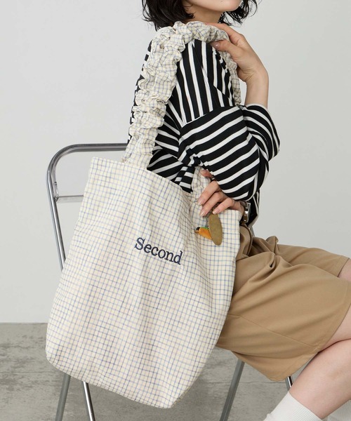 BONLECILL Marche(ボンルシールマルシェ)の「【BONLECILL Marche】ギャザーハンドルチェック柄トートバッグ(トートバッグ・レディース・ブラック/ブルー/イエロー/ベージュ・FREE)」の2枚目の写真