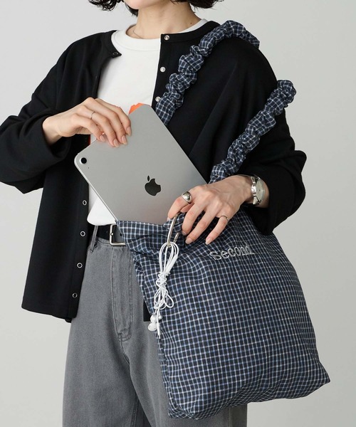 BONLECILL Marche(ボンルシールマルシェ)の「【BONLECILL Marche】ギャザーハンドルチェック柄トートバッグ(トートバッグ・レディース・ブラック/ブルー/イエロー/ベージュ・FREE)」の1枚目の写真