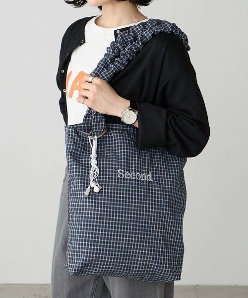 BONLECILL Marche(ボンルシールマルシェ)の「【BONLECILL Marche】ギャザーハンドルチェック柄トートバッグ(トートバッグ・レディース・ブラック/ブルー/イエロー/ベージュ・FREE)」の5枚目の写真