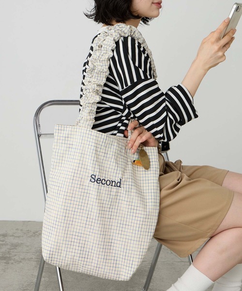 BONLECILL Marche(ボンルシールマルシェ)の「【BONLECILL Marche】ギャザーハンドルチェック柄トートバッグ(トートバッグ・レディース・ブラック/ブルー/イエロー/ベージュ・FREE)」の12枚目の写真
