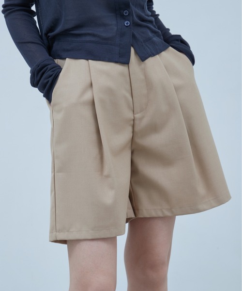 OFROOM(オフルーム)の「Tuck Half Pants|タックハーフパンツ(その他パンツ・レディース・ブラック/グレー/ベージュ・SMALL/MEDIUM/LARGE)」の1枚目の写真