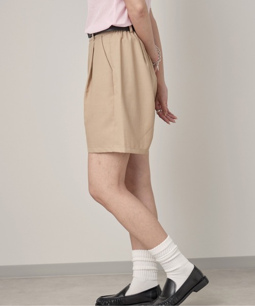 OFROOM(オフルーム)の「Tuck Half Pants|タックハーフパンツ(その他パンツ・レディース・ブラック/グレー/ベージュ・SMALL/MEDIUM/LARGE)」の18枚目の写真