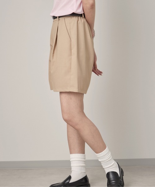 OFROOM(オフルーム)の「Tuck Half Pants|タックハーフパンツ(その他パンツ・レディース・ブラック/グレー/ベージュ・SMALL/MEDIUM/LARGE)」の21枚目の写真