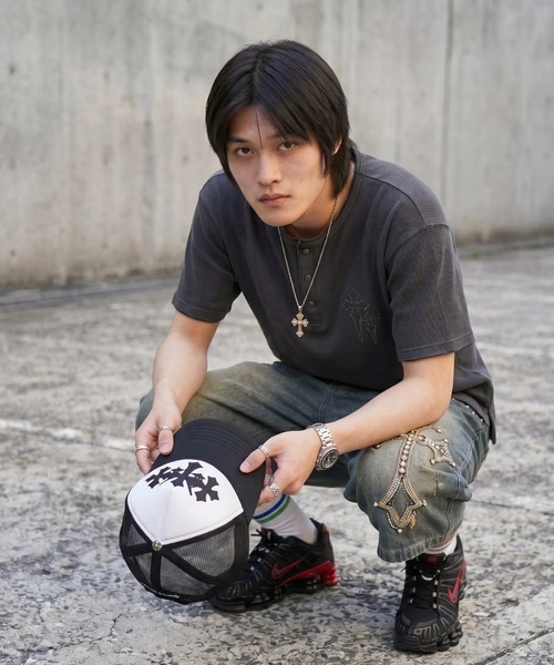 FREE DEE(フリー ディー)の「A'GEM/9 × .kom 『FREEDEE/フリーディー』クロス刺繍ヘンリーネックワッフルTシャツ(Tシャツ/カットソー・メンズ・カーキ/ブラック/アイボリー/チャコールグレー/A/レッド・M/L)」の13枚目の写真