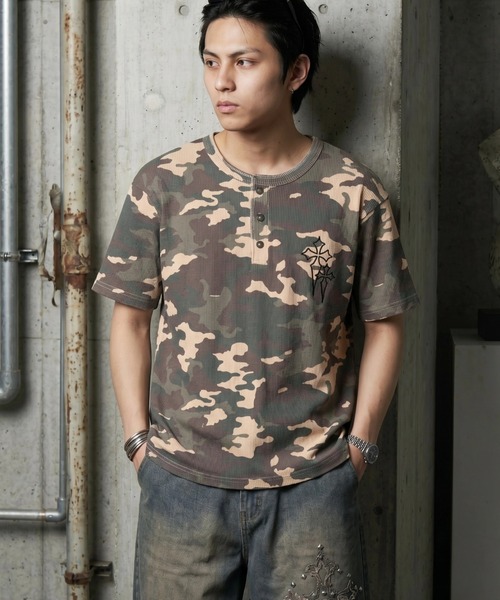 Drawer バイカラー クールネック　サイドスリット刺繍Tシャツ Drawer バイカラー クールネック サイドスリット刺繍Tシャツ Drawer