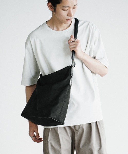 WYM LIDNM(ウィム バイ リドム)の「FAUX SUEDE SHOULDER BAG(ショルダーバッグ・メンズ・ブラウン/ブラック・FREE)」の9枚目の写真