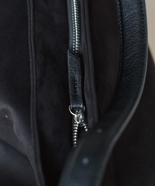 WYM LIDNM(ウィム バイ リドム)の「FAUX SUEDE SHOULDER BAG(ショルダーバッグ・メンズ・ブラウン/ブラック・FREE)」の6枚目の写真