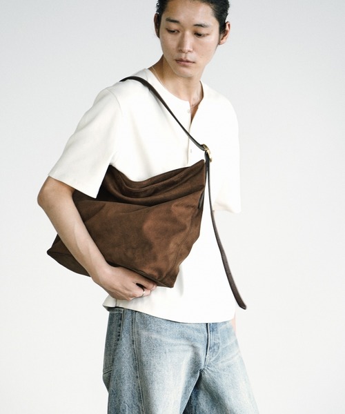 WYM LIDNM(ウィム バイ リドム)の「FAUX SUEDE SHOULDER BAG(ショルダーバッグ・メンズ・ブラウン/ブラック・FREE)」の5枚目の写真