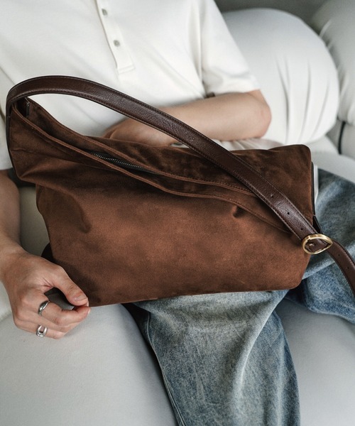 WYM LIDNM(ウィム バイ リドム)の「FAUX SUEDE SHOULDER BAG(ショルダーバッグ・メンズ・ブラウン/ブラック・FREE)」の3枚目の写真