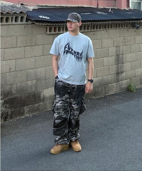 DESIRED(デシレッド)の「レタリンググラフィック半袖Tシャツ-FBSK5802D0B(Tシャツ/カットソー・メンズ・チャコールグレー・MEDIUM/LARGE/X-LARGE)」の8枚目の写真