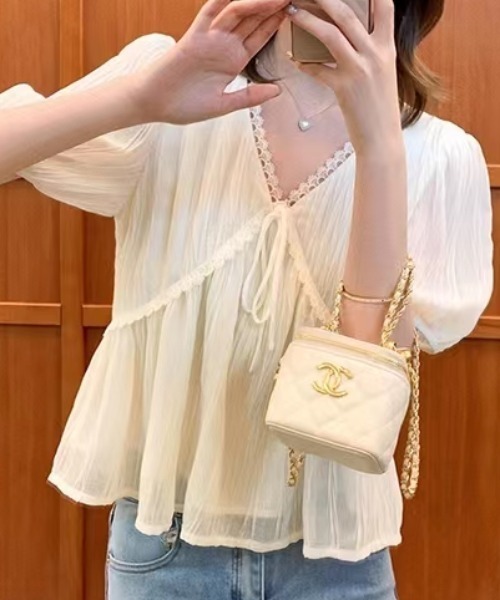 LUCPY（ラクピー）の「レーストリムシフォンブラウス Vネック リボンデザイン（シャツ/ブラウス・レディース・アイボリー・XX-LARGE/X-LARGE/LARGE/MEDIUM）」の2枚目の写真