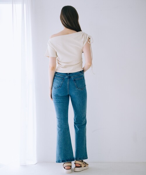 SELFIST（セルフィスト）の「ワンショルギャザーカットソー　夏服　ワンショルダートップス　カジュアル　フェミニン（Tシャツ/カットソー・レディース・ブラック/アイボリー・フリー）」の6枚目の写真