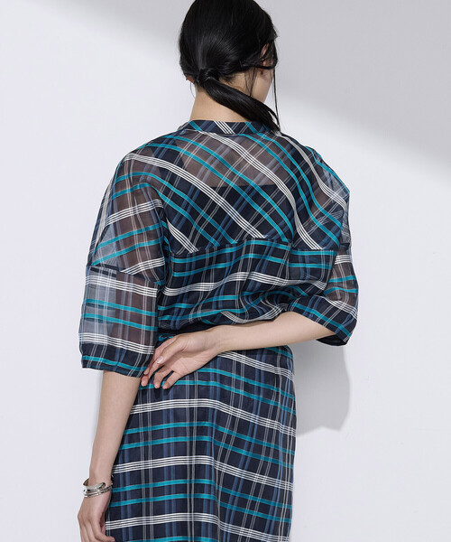 K.T KIYOKO TAKASE(キヨコタカセ)の「【セットアップ対応】シルクシアーチェック 2WAYシャツ羽織り(シャツ/ブラウス・レディース・ブラウン系その他/ブルー系その他・9号/7号)」の6枚目の写真