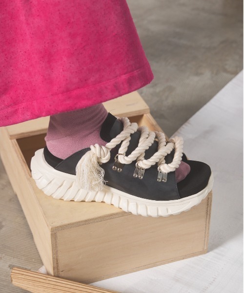 MAISON SPECIAL(メゾンスペシャル)の「《UNISEX》【SPECIAL SHOES FACTORY COLLABORATION】Dog Ear Lace-up Platform Sandals/ドッグイヤーシューレースプラットフォームサンダル【MAISON SPECIAL/メゾンスペシャル】(サンダル・メンズ・ブラック/シルバー/ダークブラック・28.5/27.5/26.5/25.5)」の2枚目の写真
