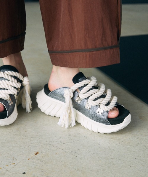 MAISON SPECIAL(メゾンスペシャル)の「《UNISEX》【SPECIAL SHOES FACTORY COLLABORATION】Dog Ear Lace-up Platform Sandals/ドッグイヤーシューレースプラットフォームサンダル【MAISON SPECIAL/メゾンスペシャル】(サンダル・メンズ・ブラック/シルバー/ダークブラック・28.5/27.5/26.5/25.5)」の7枚目の写真