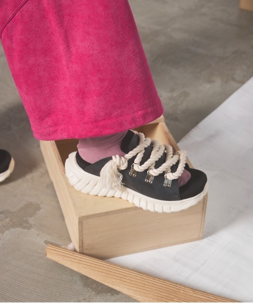 MAISON SPECIAL(メゾンスペシャル)の「《UNISEX》【SPECIAL SHOES FACTORY COLLABORATION】Dog Ear Lace-up Platform Sandals/ドッグイヤーシューレースプラットフォームサンダル【MAISON SPECIAL/メゾンスペシャル】(サンダル・メンズ・ブラック/シルバー/ダークブラック・28.5/27.5/26.5/25.5)」の16枚目の写真