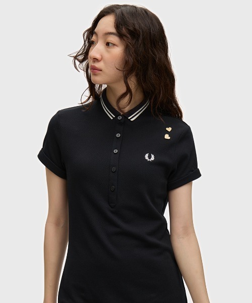 FRED PERRY(フレッドペリー)の「Amy Winehouse Tipped Polo Dress/エイミー・ワインハウス ティップドポロワンピース(ワンピース・レディース・ブラック・8/10)」の2枚目の写真