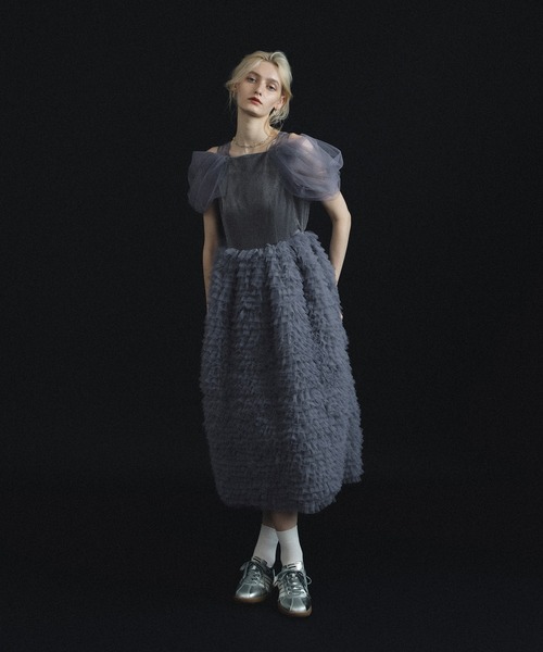 et.UNiVER(エトユニベール)の「Velour Ruffle Dress(ドレス・レディース・ブラック×ベージュ/ブラック/ブルー・SMALL/MEDIUM/LARGE)」の6枚目の写真