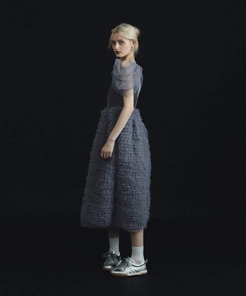 et.UNiVER(エトユニベール)の「Velour Ruffle Dress(ドレス・レディース・ブラック×ベージュ/ブラック/ブルー・SMALL/MEDIUM/LARGE)」の7枚目の写真
