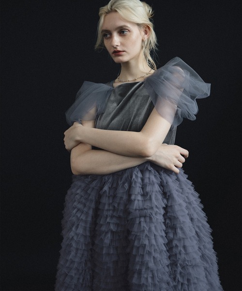 et.UNiVER(エトユニベール)の「Velour Ruffle Dress(ドレス・レディース・ブラック×ベージュ/ブラック/ブルー・SMALL/MEDIUM/LARGE)」の9枚目の写真