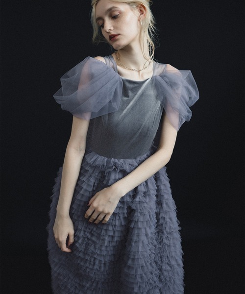 et.UNiVER(エトユニベール)の「Velour Ruffle Dress(ドレス・レディース・ブラック×ベージュ/ブラック/ブルー・SMALL/MEDIUM/LARGE)」の10枚目の写真