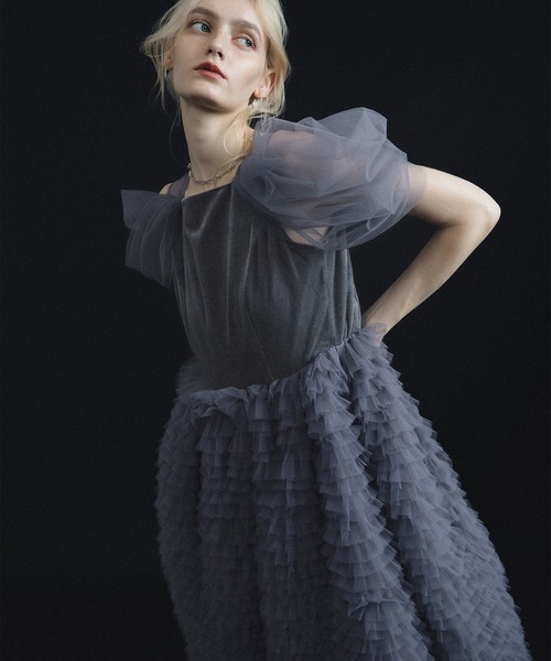 et.UNiVER(エトユニベール)の「Velour Ruffle Dress(ドレス・レディース・ブラック×ベージュ/ブラック/ブルー・SMALL/MEDIUM/LARGE)」の12枚目の写真
