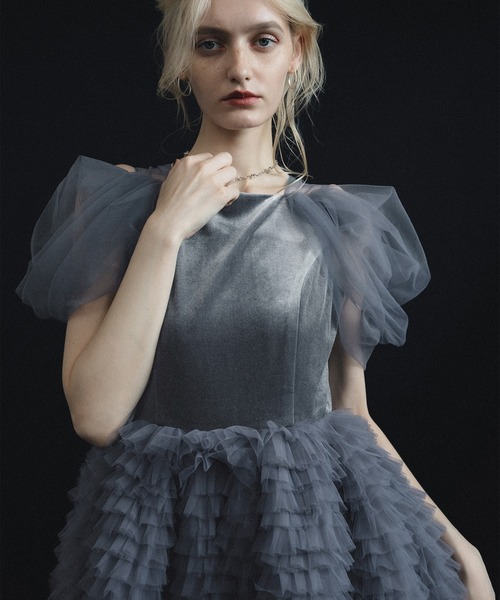 et.UNiVER(エトユニベール)の「Velour Ruffle Dress(ドレス・レディース・ブラック×ベージュ/ブラック/ブルー・SMALL/MEDIUM/LARGE)」の13枚目の写真