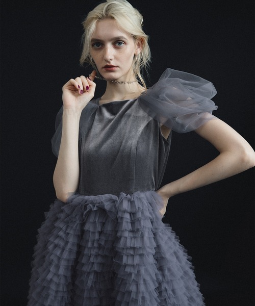et.UNiVER(エトユニベール)の「Velour Ruffle Dress(ドレス・レディース・ブラック×ベージュ/ブラック/ブルー・SMALL/MEDIUM/LARGE)」の14枚目の写真