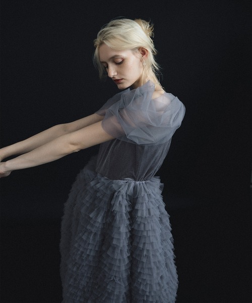 et.UNiVER(エトユニベール)の「Velour Ruffle Dress(ドレス・レディース・ブラック×ベージュ/ブラック/ブルー・SMALL/MEDIUM/LARGE)」の16枚目の写真