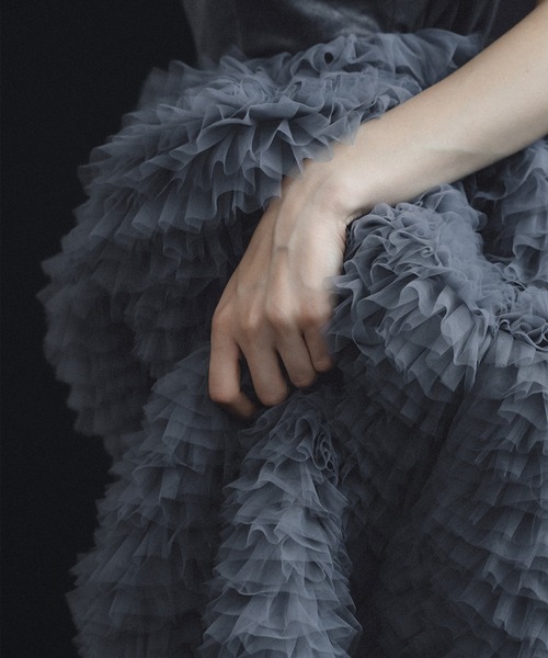 et.UNiVER(エトユニベール)の「Velour Ruffle Dress(ドレス・レディース・ブラック×ベージュ/ブラック/ブルー・SMALL/MEDIUM/LARGE)」の19枚目の写真