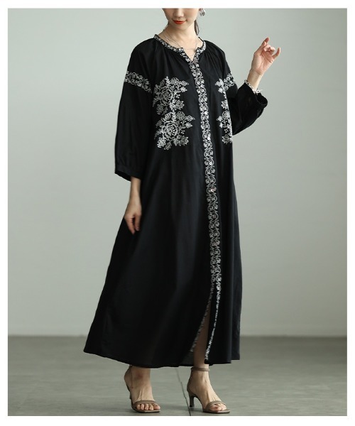 Sawa a la mode(サワアラモード)の「花柄刺繍入りインド綿ワンピース(シャツワンピース・レディース・ブラック・FREE)」の9枚目の写真