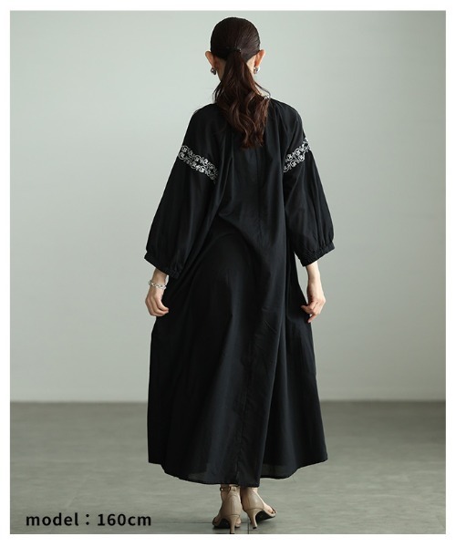 Sawa a la mode(サワアラモード)の「花柄刺繍入りインド綿ワンピース(シャツワンピース・レディース・ブラック・FREE)」の12枚目の写真