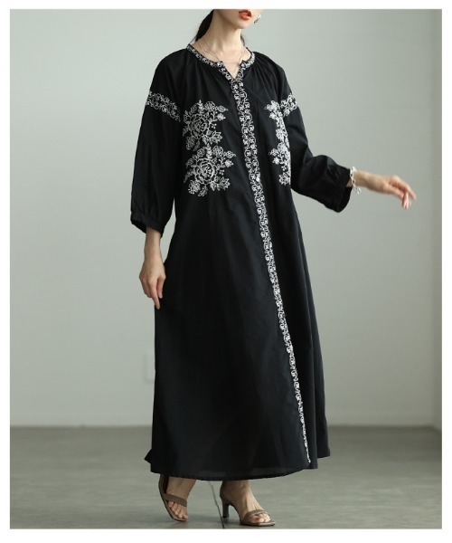 Sawa a la mode(サワアラモード)の「花柄刺繍入りインド綿ワンピース(シャツワンピース・レディース・ブラック・FREE)」の16枚目の写真