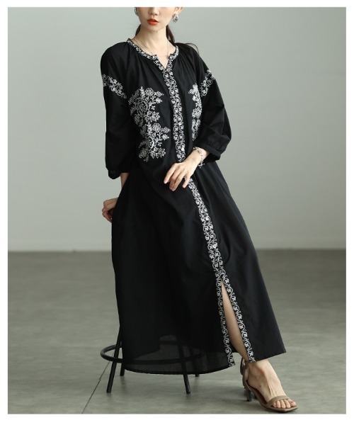 Sawa a la mode(サワアラモード)の「花柄刺繍入りインド綿ワンピース(シャツワンピース・レディース・ブラック・FREE)」の19枚目の写真