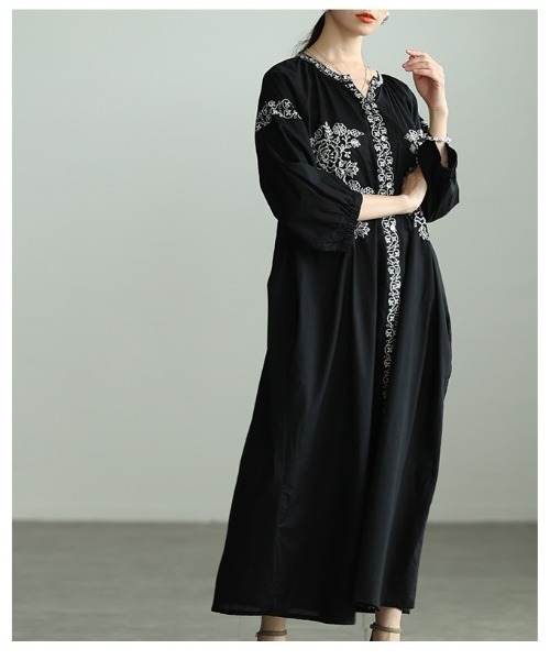 Sawa a la mode(サワアラモード)の「花柄刺繍入りインド綿ワンピース(シャツワンピース・レディース・ブラック・FREE)」の20枚目の写真