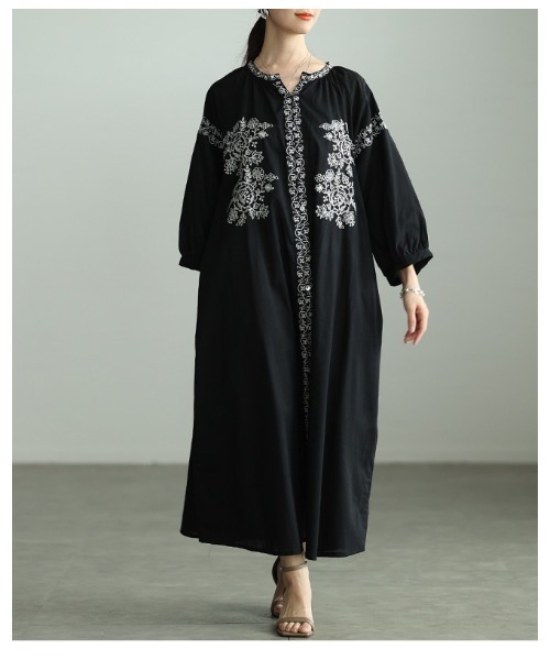 Sawa a la mode(サワアラモード)の「花柄刺繍入りインド綿ワンピース(シャツワンピース・レディース・ブラック・FREE)」の22枚目の写真