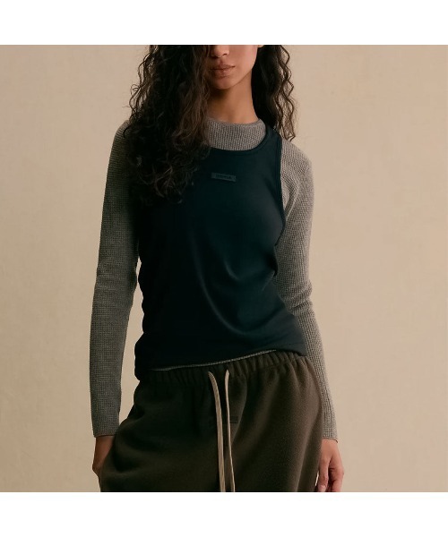 FOG ESSENTIALS(エフオージーエッセンシャルズ)の「フィア オブ ゴッド エッセンシャルズ【Fear of God ESSENTIALS】- セーター【WAFFLED LONG SLEEVE SWEATHER HEATHER GRAY 192HO247241FW】(ニット/セーター・レディース・ヘザーグレー・L/XL)」の3枚目の写真